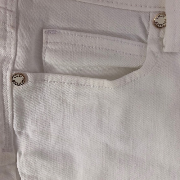 Lilly Pulitzer white jean shorts. Size 2 - Picture 5 of 6